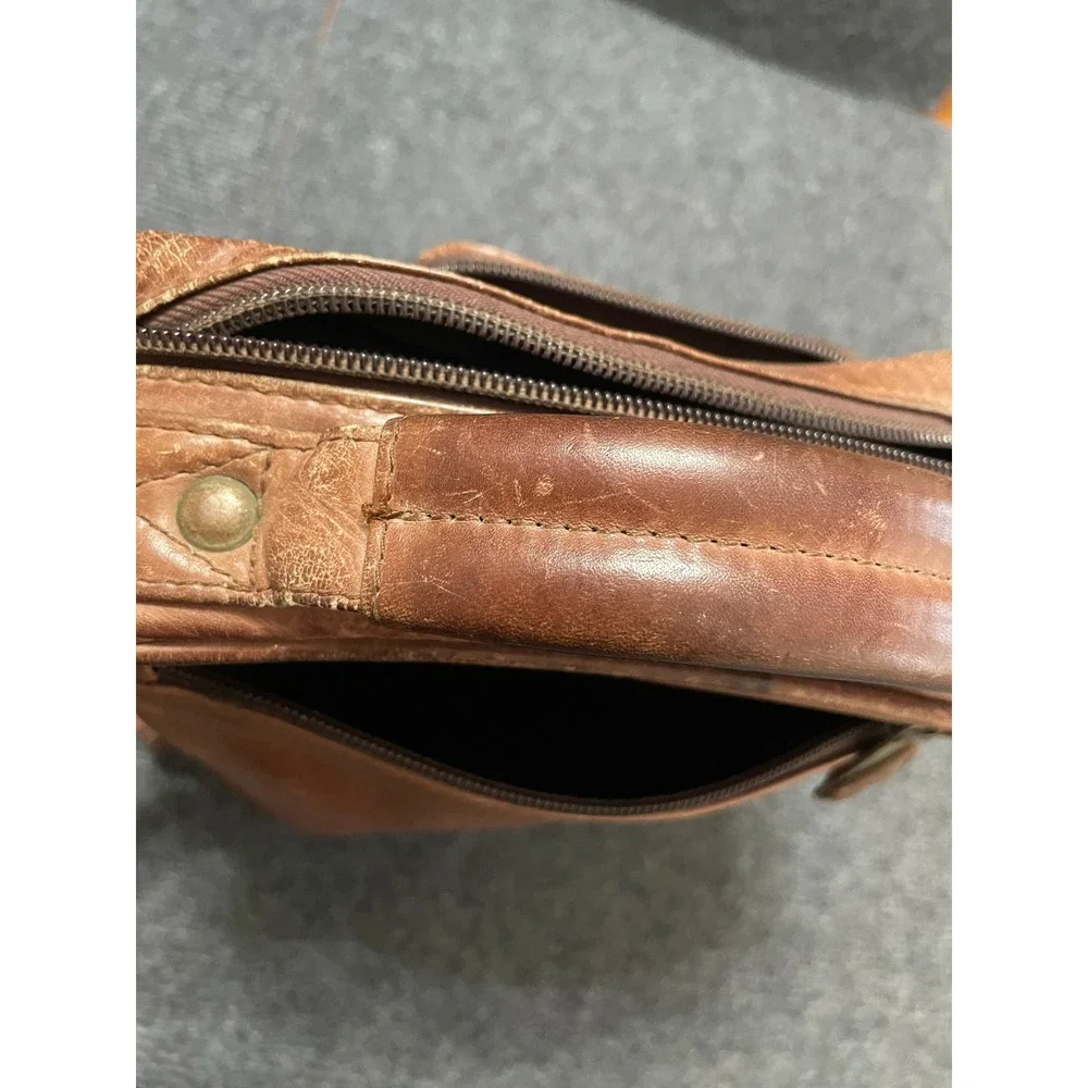 VTG. Brown Leather Messenger Bag Handcrafted in Colombia Multi-Pocket Crossbody